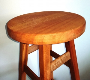 Banqueta Média alt.60 cm em Madeira Maciça