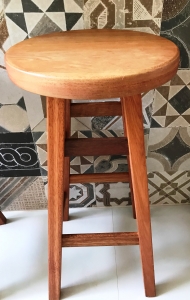 Banqueta  Alta alt.72 cm em Madeira Maciça