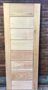 PORTA DE MADEIRA MACIÇA  HORIZONTAL DE 80 CM LARG  