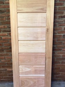 PORTA DE MADEIRA MACIÇA  HORIZONTAL DE 80 CM LARG  
