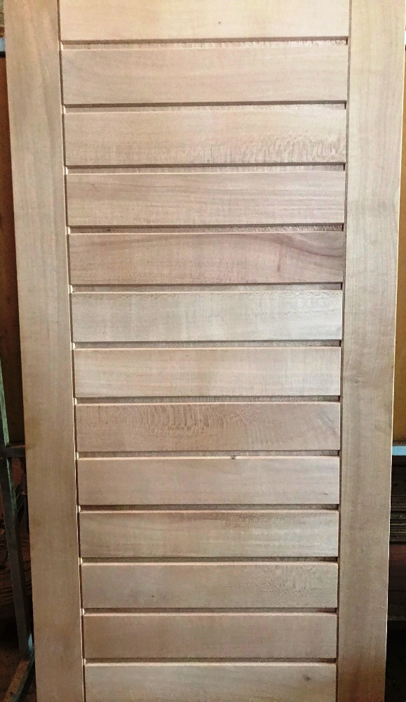 PORTA DE MADEIRA MACIÇA  HORIZONTAL  DE 72 CM LARG  (almofada estreita)